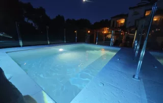 Piscina iluminada La Casa del Lago Anna Piscina privada iluminada de La Casa del Lago en Anna al anochecer